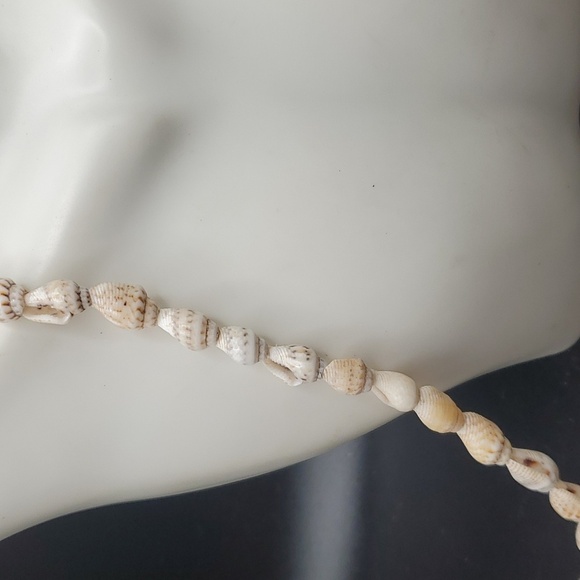 N2931 stunning bohemian mini authentic seashell Hawaiin princess necklace - Picture 5 of 6